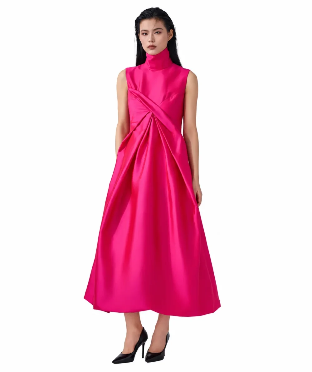 Victoria’s fuchsia dress